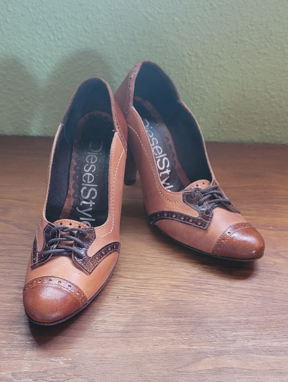 Diesel Style Labs Pristine Vintage Spectator Pumps Sz 7.5 - Picture 7 of 11